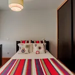Fully Equipped 3 Bed - Parking Appartement