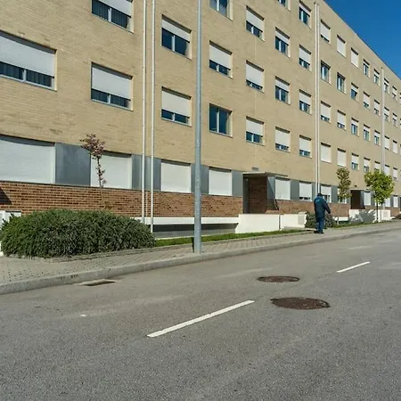 Fully Equipped 3 Bed - Parking شقة