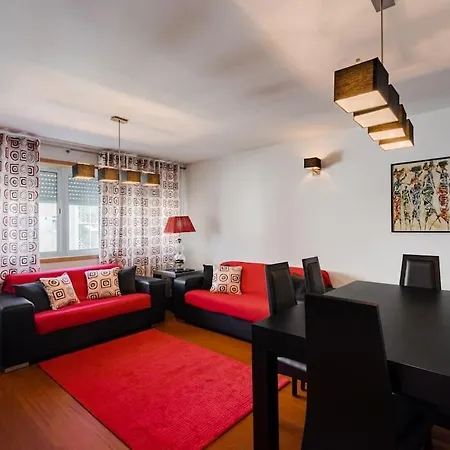 Fully Equipped 3 Bed - Parking شقة