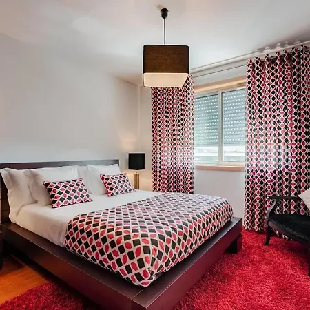 Fully Equipped 3 Bed - Parking شقة *