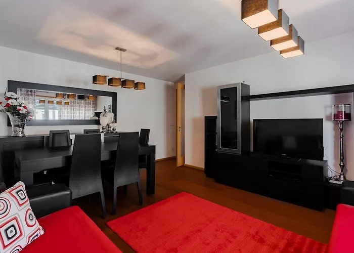 Fully Equipped 3 Bed - Parking