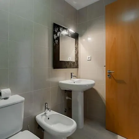 Апартаменты Fully Equipped 3 Bed - Parking Вила-Нова-ди-Гая