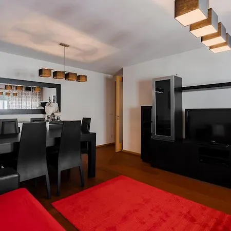 Апартаменты Fully Equipped 3 Bed - Parking