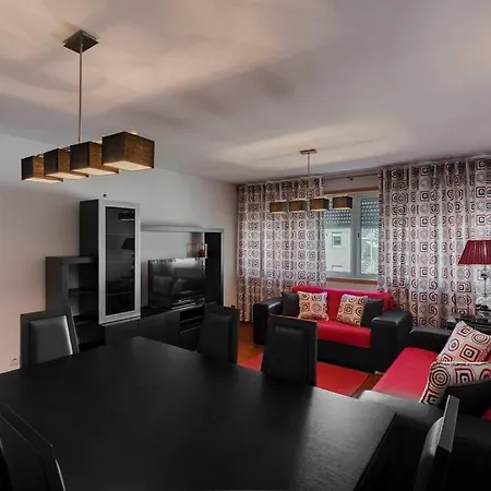 Fully Equipped 3 Bed - Parking Апартаменты