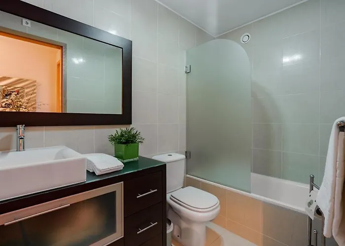 Fully Equipped 3 Bed - Parking