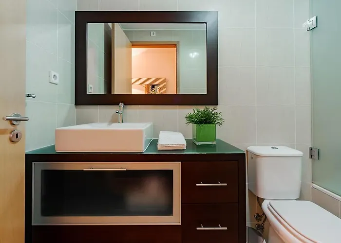 Fully Equipped 3 Bed - Parking *